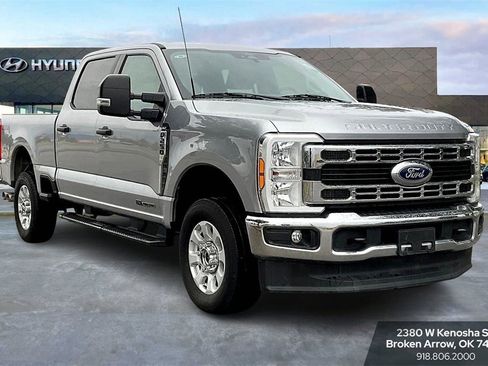 Used 2024 Ford F250 XLT image 2