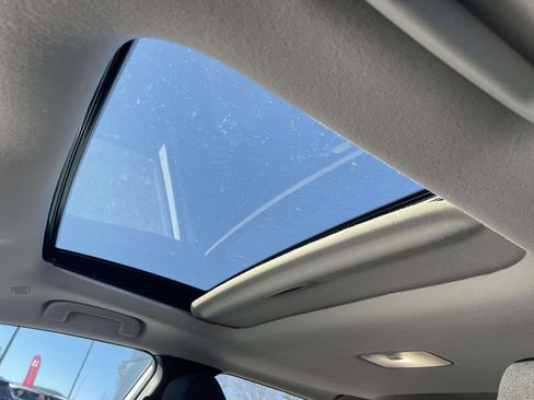 Used 2025 Toyota Corolla Cross LE w/ Moonroof Package FWD image 16