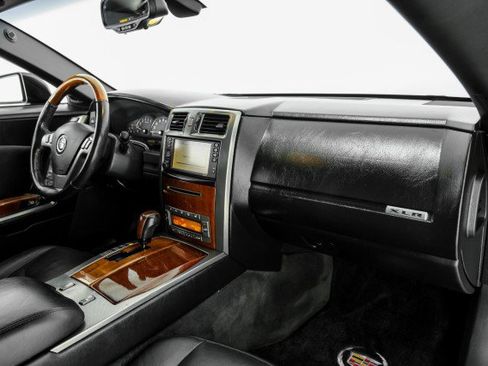 Used 2006 Cadillac XLR RWD image 10
