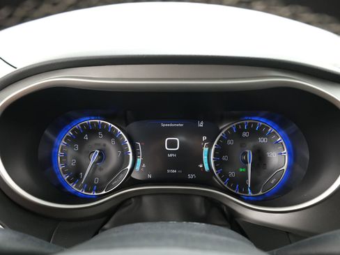 Used 2022 Chrysler Pacifica Touring-L FWD image 14