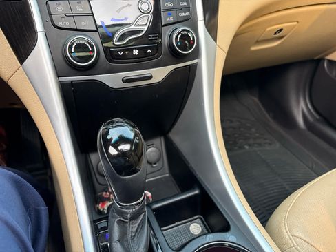 Used 2012 Hyundai Sonata Limited w/ Navigation Pkg FWD image 11