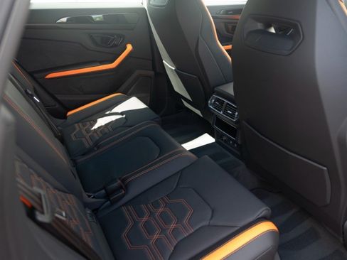 Used 2025 Lamborghini Urus SE AWD/4WD image 9