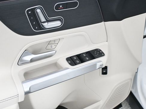 Certified 2021 Mercedes-Benz GLB 250 4MATIC image 8