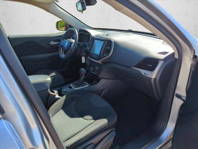 Used 2015 Jeep Cherokee Latitude FWD image 21