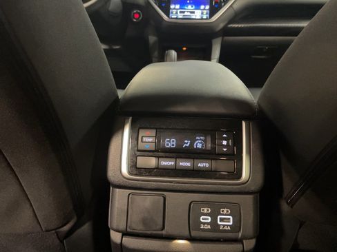 Used 2024 Subaru Ascent Premium w/ Convenience Package image 16
