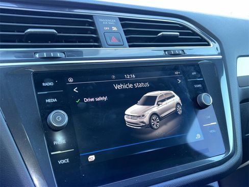 Certified 2024 Volkswagen Tiguan SE R-Line image 6
