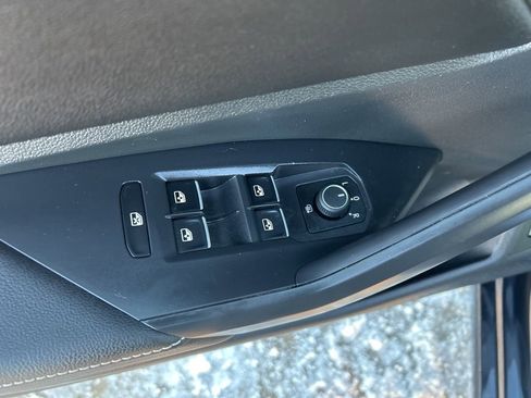 Used 2024 Volkswagen Jetta SE w/ Panoramic Sunroof Package image 15