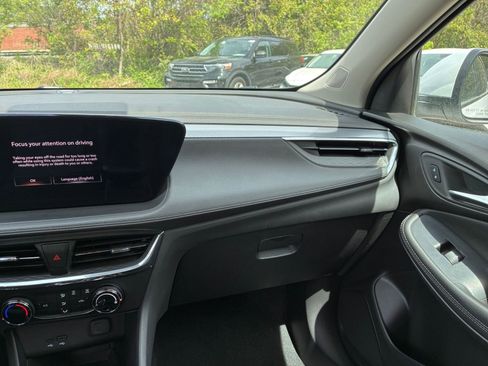 Used 2025 Buick Encore GX Preferred AWD/4WD image 33