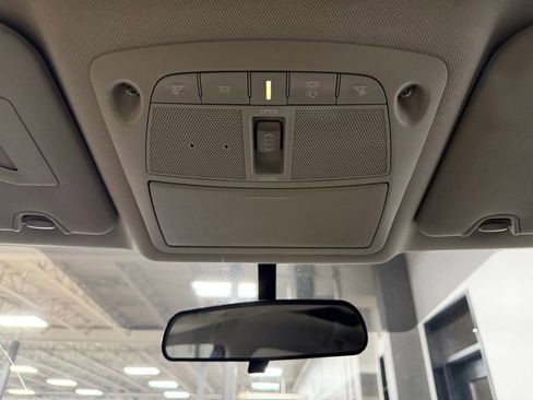 Used 2017 Nissan Rogue SV image 16