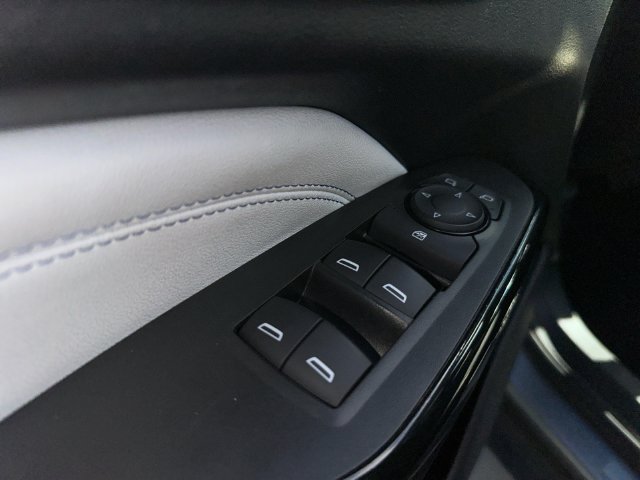 Used 2025 Chevrolet Trax LT FWD image 16