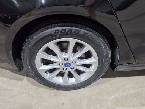 Used 2017 Ford Fusion SE w/ Fusion SE Technology Package FWD image 21