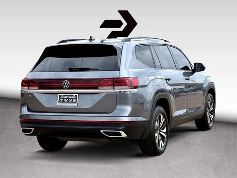 Certified 2025 Volkswagen Atlas SE FWD image 8