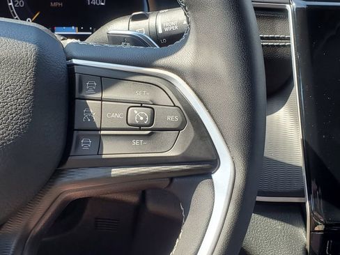 Used 2023 Jeep Grand Cherokee Laredo w/ Luxury Tech Group I AWD/4WD image 15