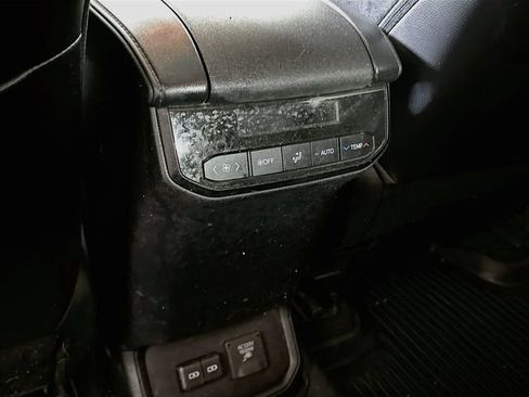 Used 2023 Toyota Highlander Limited AWD/4WD image 31