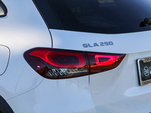 Certified 2022 Mercedes-Benz GLA 250 4MATIC image 11