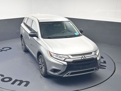 Used 2020 Mitsubishi Outlander ES image 22