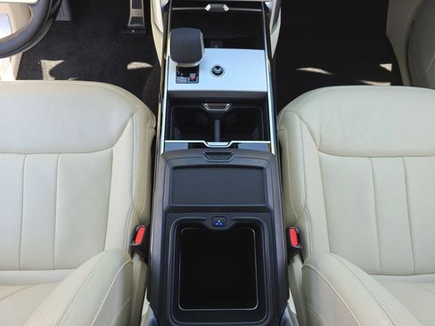 Certified 2025 Land Rover Range Rover SE AWD/4WD image 26
