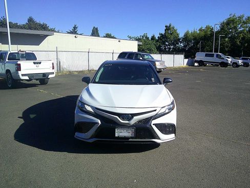 Used 2022 Toyota Camry XSE w/ Navigation Upgrade Package FWD image 8