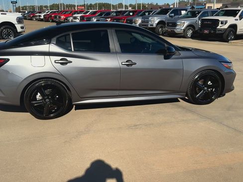 Used 2023 Nissan Sentra SR w/ Midnight Edition Package image 2