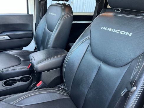 Used 2017 Jeep Wrangler Rubicon AWD/4WD image 3