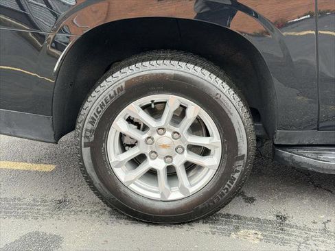 Used 2025 Chevrolet Suburban LS image 9