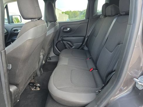 Used 2018 Jeep Renegade Altitude FWD image 11