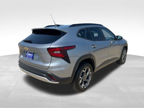 Used 2025 Chevrolet Trax LT w/ Driver Confidence Package FWD image 7