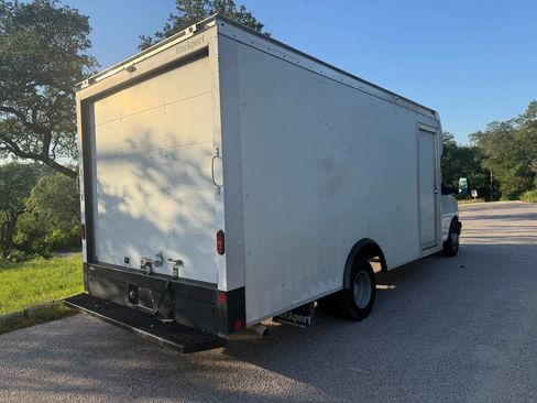 Used 2022 Chevrolet Express 3500 w/ Power Convenience Package RWD image 6