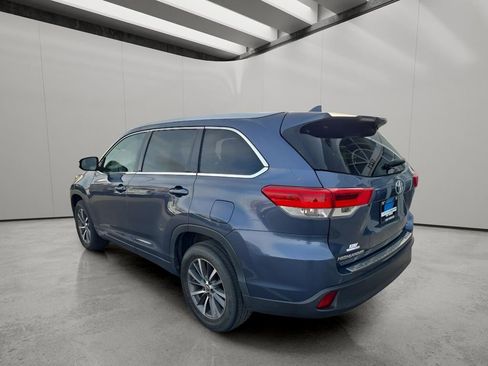 Used 2017 Toyota Highlander XLE image 3