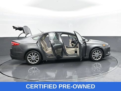 Used 2017 Ford Fusion SE FWD image 30
