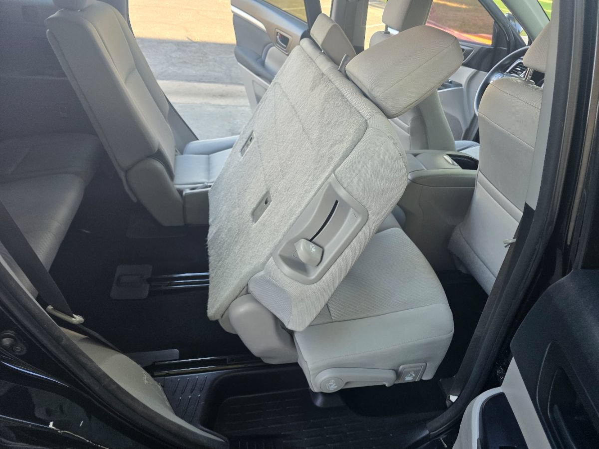 Used 2016 Toyota Highlander LE FWD image 31