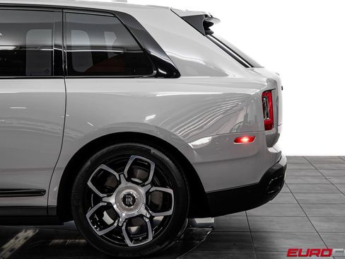 Used 2023 Rolls-Royce Cullinan Black Badge w/ Dark Exterior Package image 16