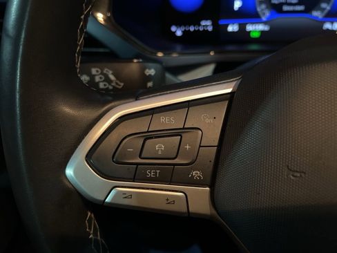 Used 2024 Volkswagen Taos SE image 15