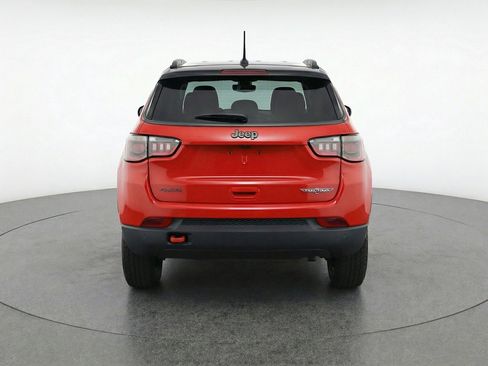 Used 2025 Jeep Compass Trailhawk AWD/4WD image 7