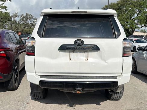 Used 2018 Toyota 4Runner TRD Off-Road Premium AWD/4WD image 7