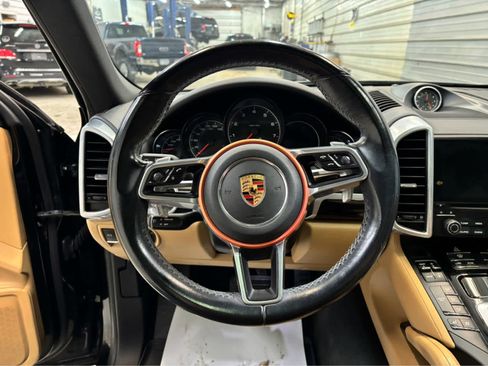 Used 2017 Porsche Cayenne Platinum Edition AWD/4WD image 13