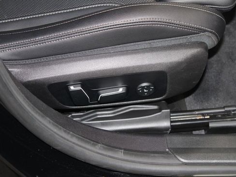 Used 2024 BMW 330e image 24