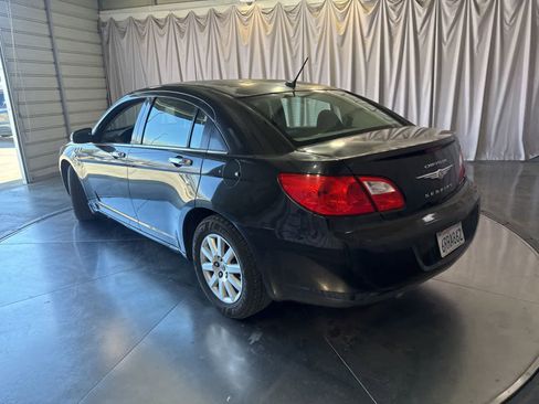 Used 2010 Chrysler Sebring Touring FWD image 6