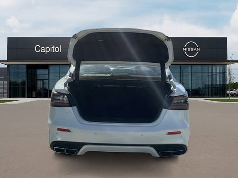 Used 2023 Nissan Maxima SV w/ Floor Mat Group image 9