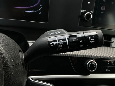 Used 2025 Kia Sportage LX image 35