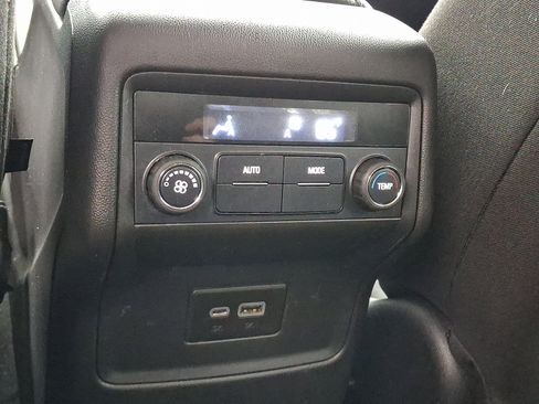 Used 2021 GMC Acadia SLE image 13