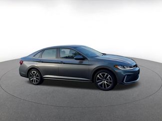 Used 2025 Volkswagen Jetta SE video 2