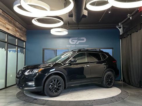 Used 2018 Nissan Rogue SV w/ Premium Package AWD/4WD image 7