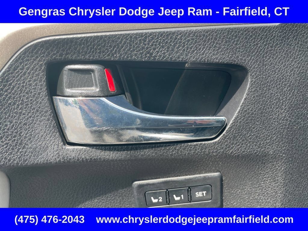 Used 2015 Toyota RAV4 Limited AWD/4WD image 42