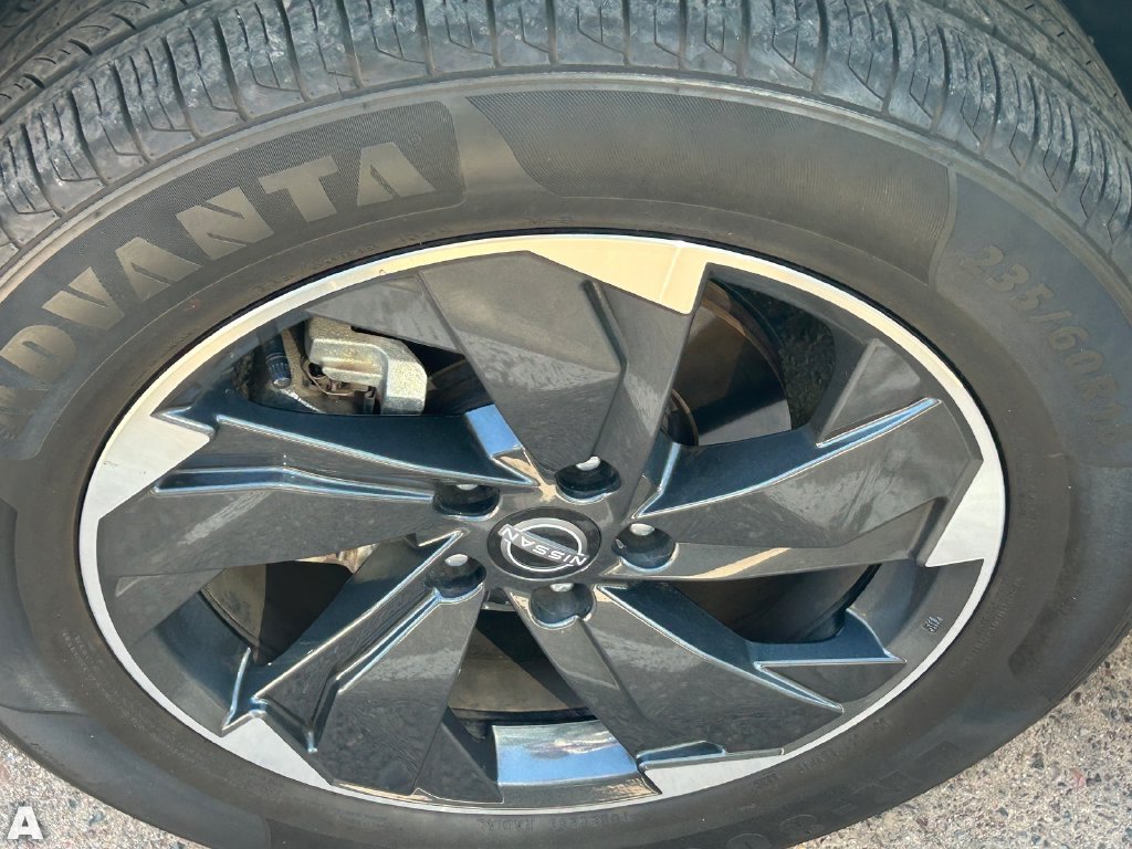 Used 2025 Nissan Rogue SV FWD image 6
