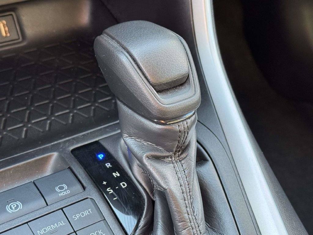 Used 2024 Toyota RAV4 XLE AWD/4WD image 31