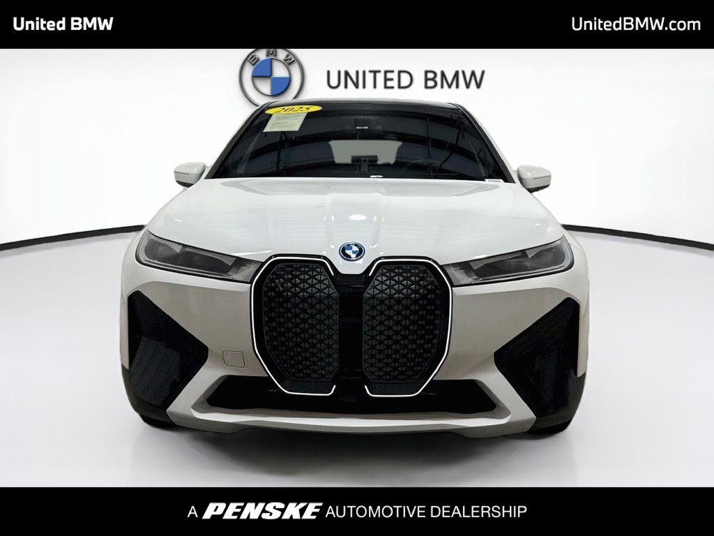 Used 2025 BMW iX xDrive50 AWD/4WD image 2