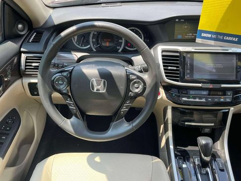 Used 2016 Honda Accord Touring image 13