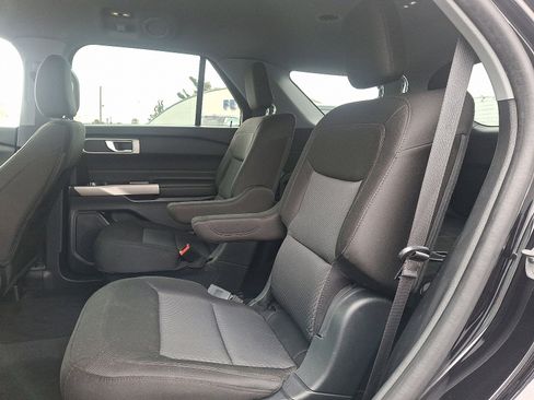 Certified 2022 Ford Explorer XLT image 9