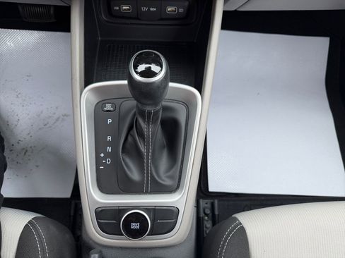 Certified 2022 Hyundai Venue SEL image 21